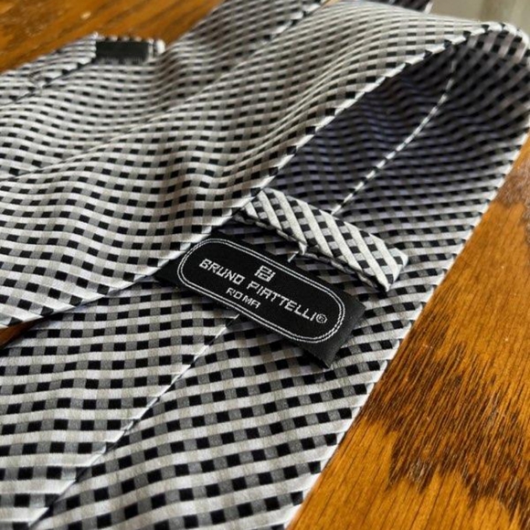 BRUNO PIATTELLI ROMA SILK TIE| BLACK & GRAY GEOMETRIC| HANDMADE|CLASSIC ELEGANCE - Picture 2 of 4